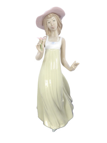 Lladro gentle breeze - nao,
