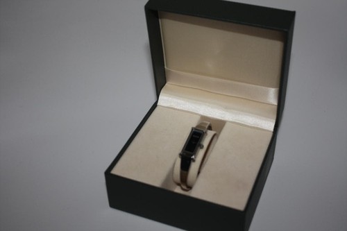 Gucci 1500l hand black dial - gucci,