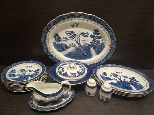 Old willow booths tureen - old,