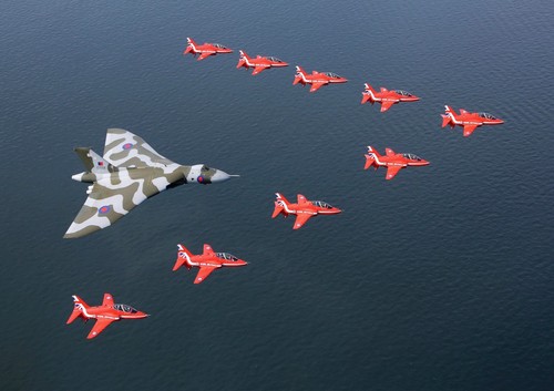Red arrows vulcan bomber - red,