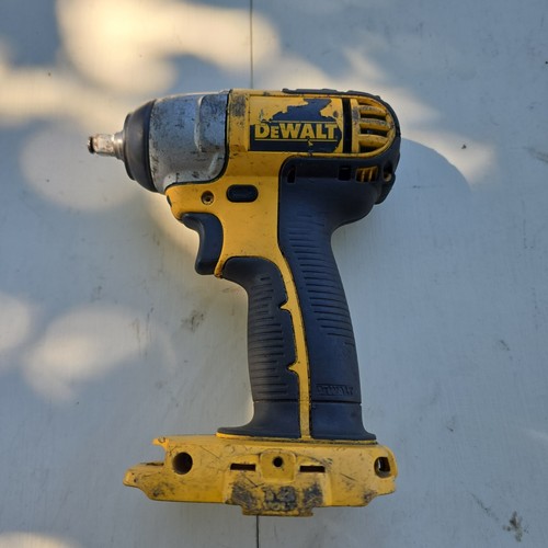 Dewalt volt dc823 8 - dewalt,