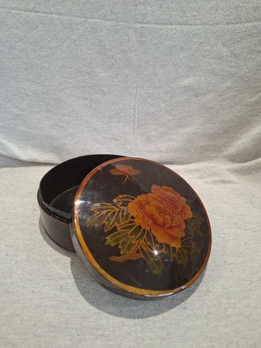 Vintage black lacquer - lacquer, round