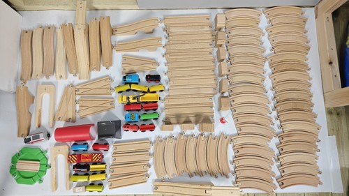 Brio wooden train bundle - train, 100+