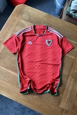 Wales football 2022 home shirt size M Good Condition