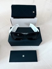 CHANEL. Genuine Chanel Ladies Sunglasses With Case, Box, Booklet  And Carrier 