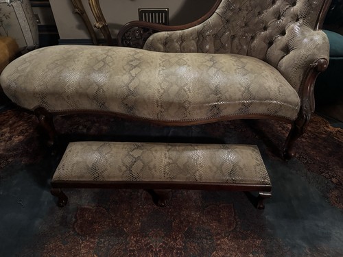 Mahogany chaise longue with - longue,