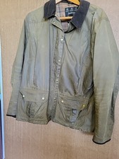 Barbour Classic Beadnell Olive