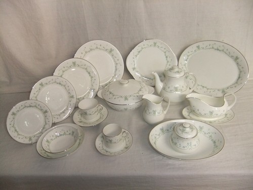 Royal doulton demure - royal,
