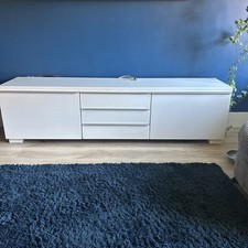 IKEA Besta TV Unit In White in very good condition 
