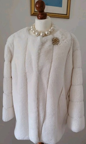 Ivory white ecru faux fur - faux,