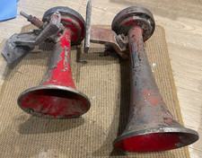 A RARE PAIR OF VINTAGE HYSON AIRCHIME AIR HORNS Nos 1 & KS2 TRAIN OR BOAT USE