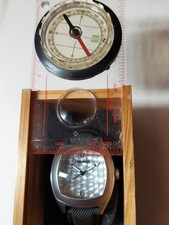 Land rover with compass quartz - land,