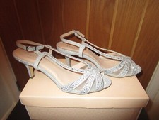 BNIB Sz 7 SILVER GLITTER