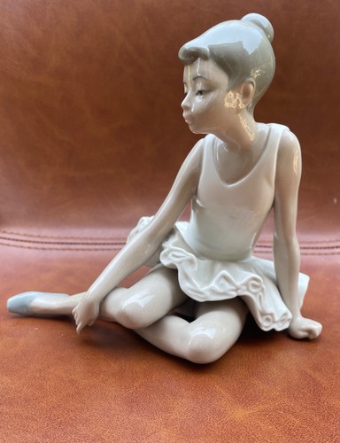 Fine nao for - lladro, porcelain