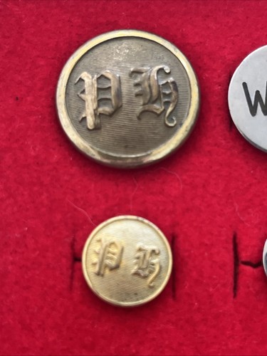 Hunt livery button - livery, button.