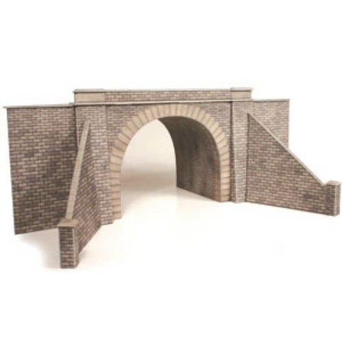 Double track tunnel - track, entrance