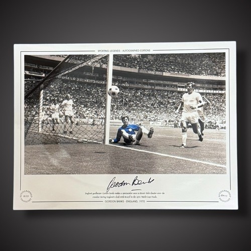 Gordon banks hand signed - banks,