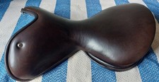 WOW Saddle Seat. Shallow seat on a  Curved Y bar tree Size 1 (17") Havana brown