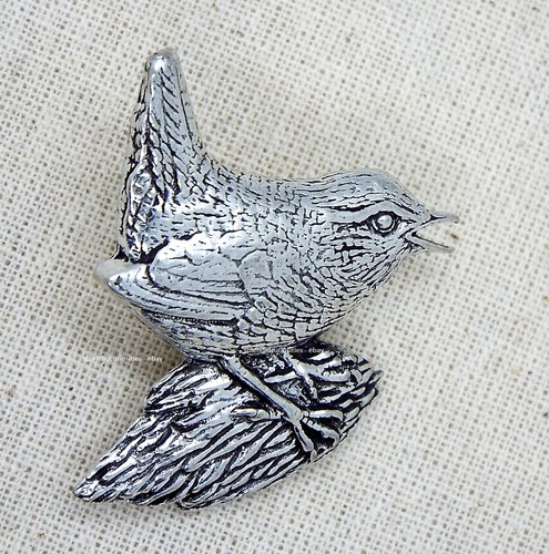 Wren bird pin - bird, (artisan