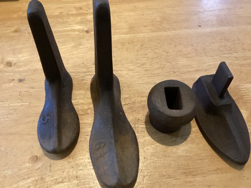 Vintage cast iron anvil - cast, shoe