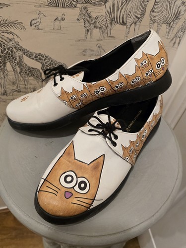 Quirky ginger cat paw print - cat,