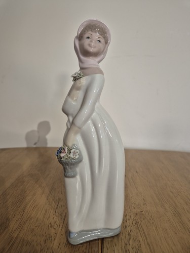 Torralba porcelain lady - porcelain,
