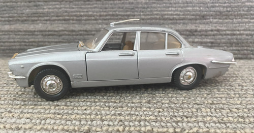 Vintage jaguar xj42 saloon - vintage,
