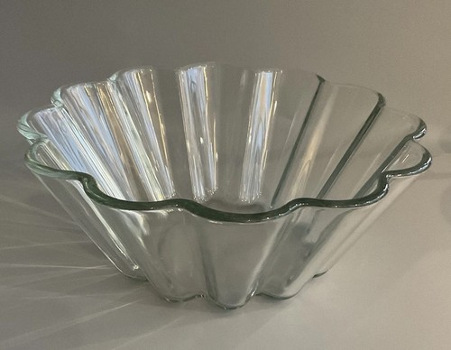 Pyrex vintage large fluted - vintage,