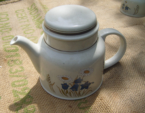 Large royal doulton hill top - royal,