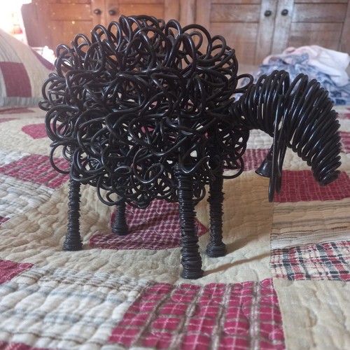 Black twisted metal wiggle - black,