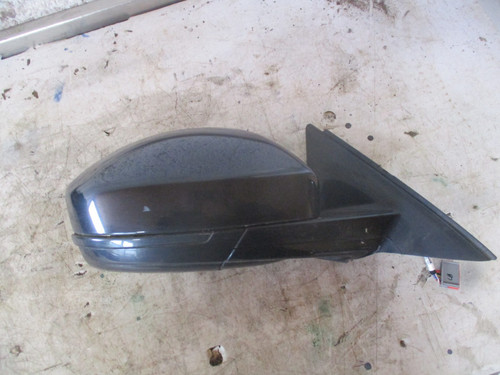 Rangerover evoque right wing - right,