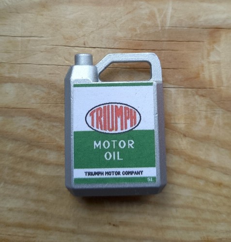 Triumph metal oil can suit - metal, to