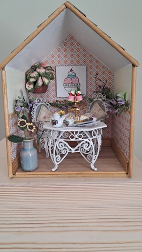 Dolls house - dolls,