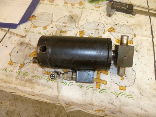 Centre cylinder lifting