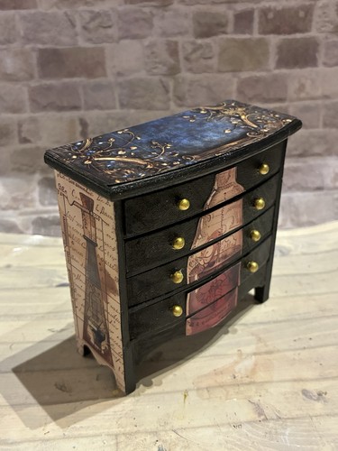 Dolls house scale - house,