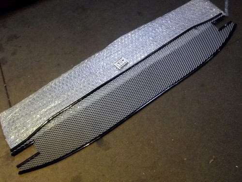 Front radiator grille mesh - s/s,