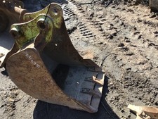 24" Digging  Bucket For 6-8