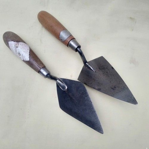 Vintage pair pointing - of, 5"