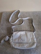 Kipling Small Silver/Light