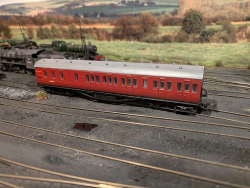 Dapol maroon suburban coach - dapol,