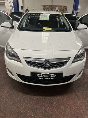 2011 vauxhall astra - astra, j