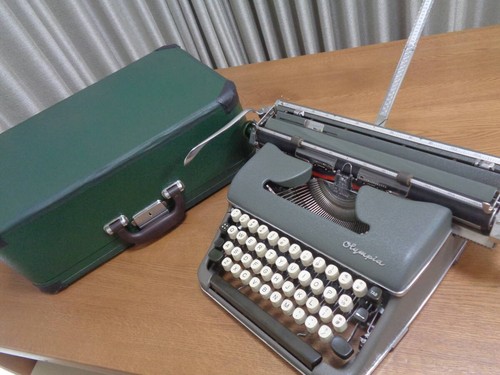 Olympia sm3 luxe typewriter - olympia,
