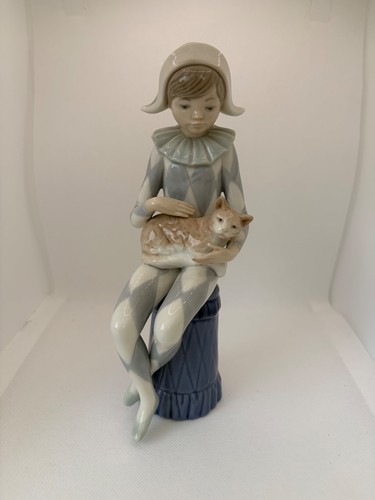 Nao lladro harlequin with cat - with,