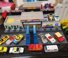 MATCHBOX MOTEL DRIVE IN GARAGE AND 20 MATCHBOX CARS USED VINTAGE FREE POSTAGE 