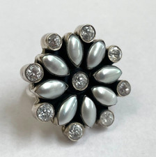 Beautiful daisy mother of pearl crystal diamante 925 silver dress ring