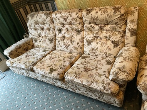 Three piece suite seater - piece,
