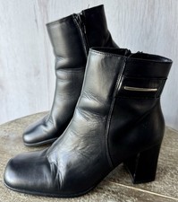 BARRATTS Black Leather Block