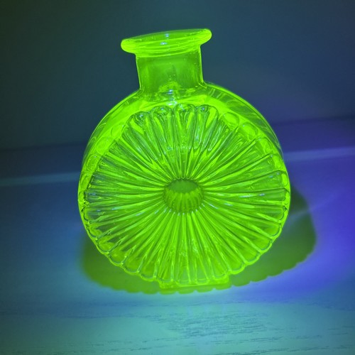 Helena tynell uranium glass - uranium,