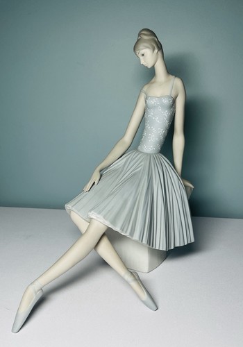 Lladro waiting backstage - "waiting, backstage"