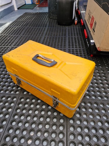 Vintage yellow cantilever - vintage,